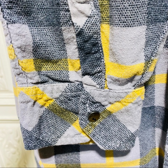 Quicksilver Plaid Cotton Button-Up Shirt. Medium. - Picture 9 of 10